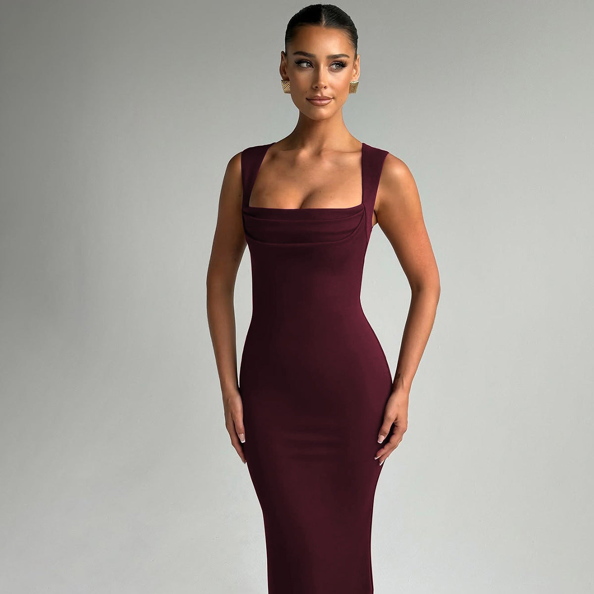 Slim Fit Sleeveless Dress – Square Collar Spring/Summer Look
