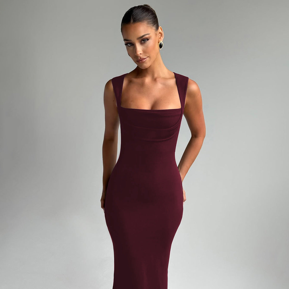 Slim Fit Sleeveless Dress – Square Collar Spring/Summer Look